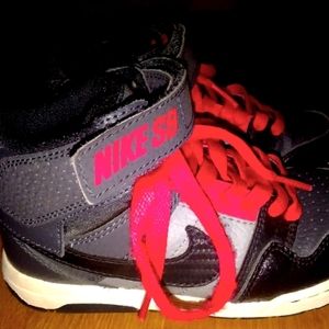 Nike SB kid's mid-top sneaker